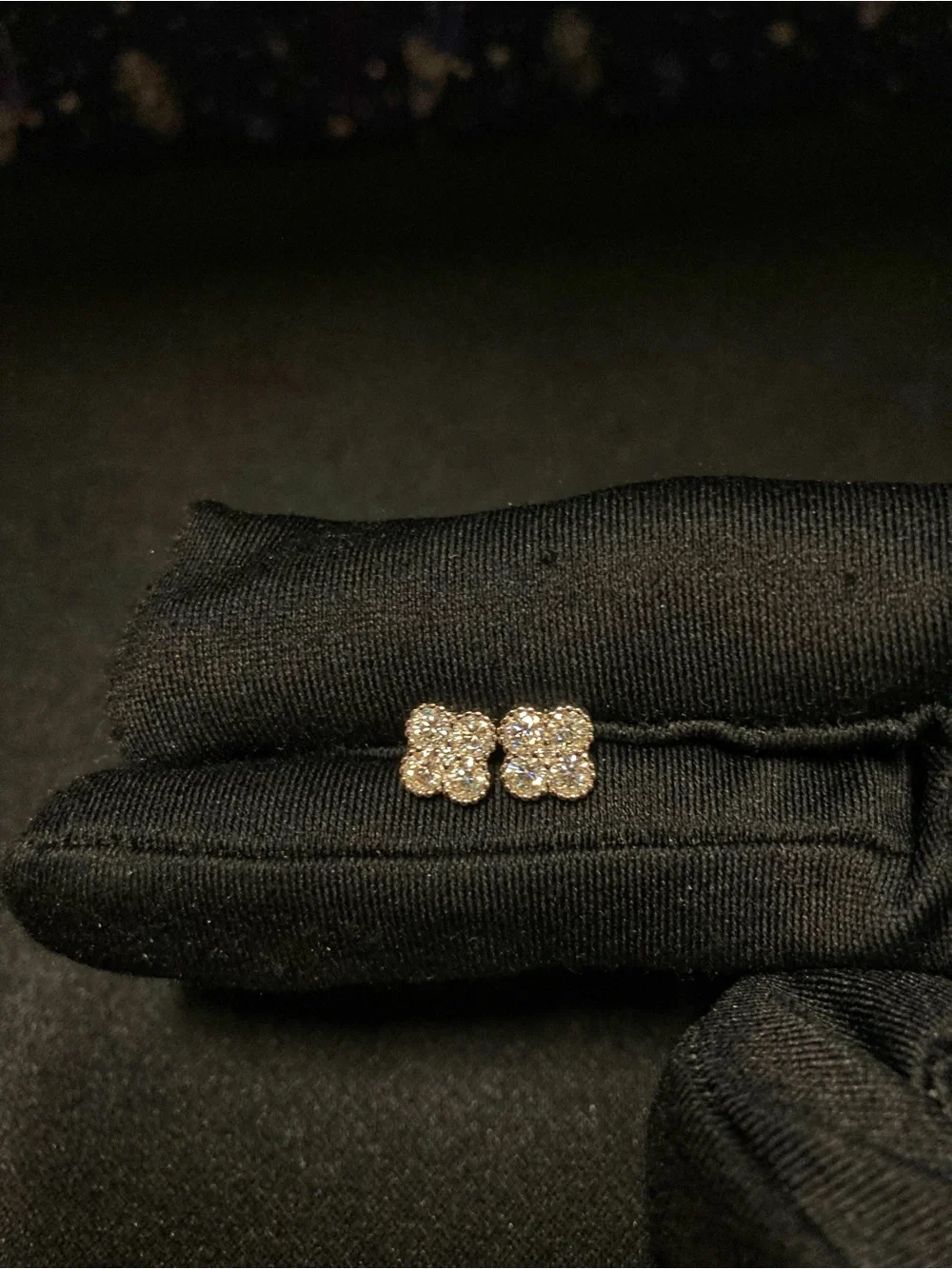 ✨ BRAND NEW 925 STERLING SILVER MOISSANITE EARRINGS ✨